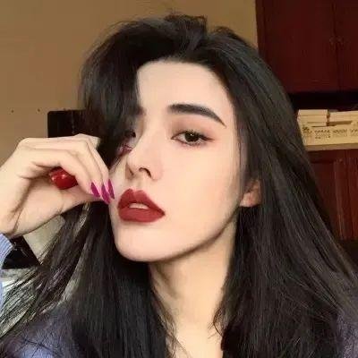 触碰的双手